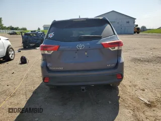 2018 Toyota Highlander LE z VIN 5TDBZRFH0JS814535, wystawiony jako Copart lot #61016835 z przebiegiem Nie podano mil oraz Czysty tytuł • Clean title. Historia ofert i sprzedaży dostępna na DreamBid. Obrazek 6.