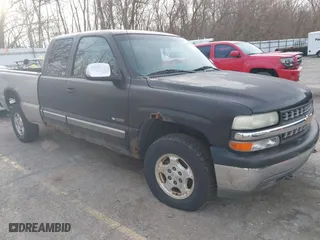 2002 Chevrolet Silverado 1500 LS with VIN 2GCEK19V021279901, listed as a IAAI auction lot 41827455 with 246,140 mi miles. Bid and sale history available at carsss.com. Image 1.