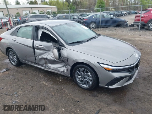 2024 Hyundai Elantra SEL with VIN KMHLM4DG0RU664025, listed as a IAAI auction lot 41955802 with 38,820 mi miles. Bid and sale history available at carsss.com. Image 1.
