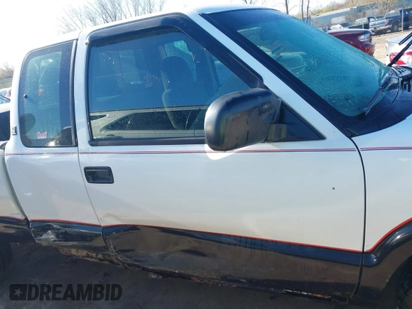 2001 GMC Sonoma SLS 1SG z VIN 1GTCS19W418211564, wystawiony jako IAAI lot #42071533 z przebiegiem 203 541 mil mil oraz . Historia ofert i sprzedaży dostępna na DreamBid. Obrazek 13.
