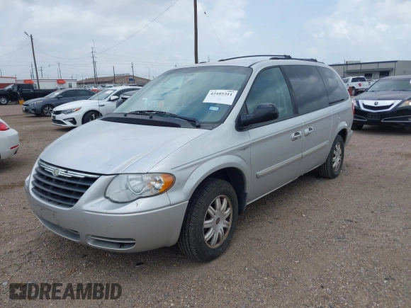 2006 Chrysler Town & Country LWB Touring with VIN 2A4GP54L46R729218, listed as a IAAI auction lot 42105311 with 66,382 mi miles. Bid and sale history available at carsss.com. Image 2.