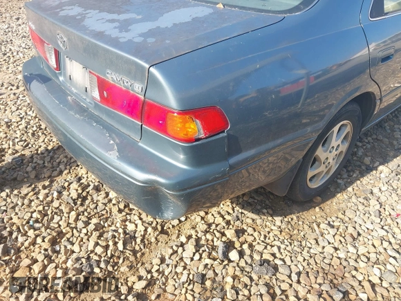 2000 Toyota Camry CE z VIN JT2BG22K5Y0476098, wystawiony jako IAAI lot #42200385 z przebiegiem Nie podano mil oraz . Historia ofert i sprzedaży dostępna na DreamBid. Obrazek 13.