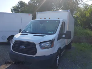 2019 Ford Transit z VIN 1FDBF8ZM9KKA83958, wystawiony jako IAAI lot #42621460 z przebiegiem 134 704 mil mil oraz . Historia ofert i sprzedaży dostępna na DreamBid. Obrazek 16.