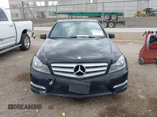 2012 Mercedes-Benz C 300 Sport z VIN WDDGF8BB9CR208314, wystawiony jako IAAI lot #42489087 z przebiegiem 117 601 mil mil oraz . Historia ofert i sprzedaży dostępna na DreamBid. Obrazek 12.