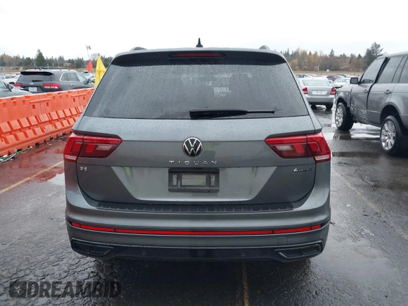 2024 Volkswagen Tiguan SE R-Line Black with VIN 3VV8B7AX8RM141105, listed as a IAAI auction lot 40923212 with 2,698 mi miles and . Bid and sale history available at DreamBid. Image 16.