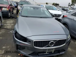 2019 Volvo S60 R-Design with VIN 7JRA22TMXKG013780, listed as a Copart auction lot 38024374 with 48,762 mi miles. Bid and sale history available at carsss.com. Image 5.