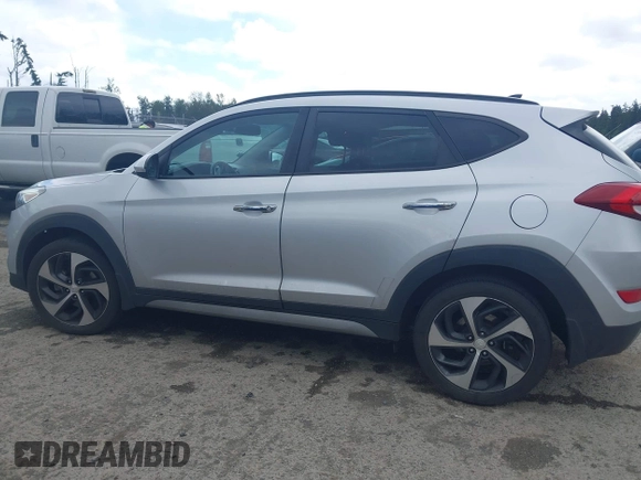 2017 Hyundai Tucson Sport z VIN KM8J33A29HU351910, wystawiony jako IAAI lot #42281390 z przebiegiem 110 522 mil mil oraz . Historia ofert i sprzedaży dostępna na DreamBid. Obrazek 14.