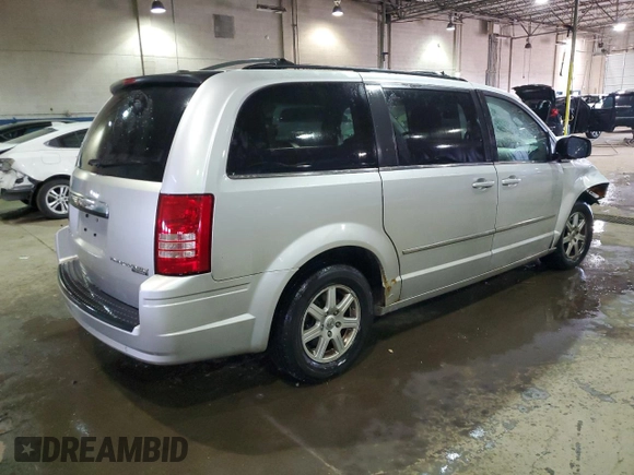 2010 Chrysler Town & Country Touring Plus z VIN 2A4RR8DX8AR414616, wystawiony jako Copart lot #52289845 z przebiegiem 211 759 mil mil oraz Czysty tytuł • Clean title. Historia ofert i sprzedaży dostępna na DreamBid. Obrazek 3.