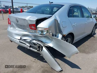 2006 Volkswagen Jetta 2.5L with VIN 3VWSG71K06M666629, listed as a IAAI auction lot 42103342 with 183,506 mi miles and . Bid and sale history available at DreamBid. Image 6.