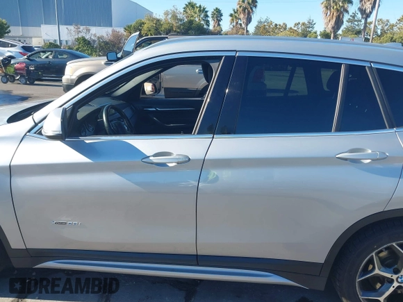 2017 BMW X1 xDrive28i z VIN WBXHT3Z34H4A53805, wystawiony jako IAAI lot #40682476 z przebiegiem 225 253 mil mil oraz . Historia ofert i sprzedaży dostępna na DreamBid. Obrazek 14.