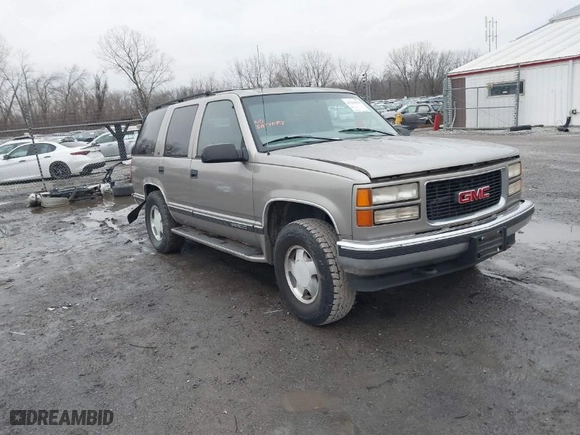 1999 GMC Yukon with VIN 1GKEK13R7XJ753243, listed as a IAAI auction lot 41231957 with 207092 miles. Bid and sale history available at carsss.com. Image 1.
