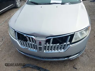 2010 Lincoln MKZ z VIN 3LNHL2GC5AR605750, wystawiony jako IAAI lot #41542836 z przebiegiem 146 347 mil mil oraz . Historia ofert i sprzedaży dostępna na DreamBid. Obrazek 6.