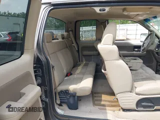 2006 Ford F-150 XLT z VIN 1FTPX145X6NA17017, wystawiony jako IAAI lot #42412659 z przebiegiem 218 939 mil mil oraz . Historia ofert i sprzedaży dostępna na DreamBid. Obrazek 8.