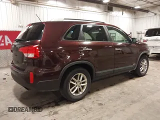 2014 Kia Sorento LX z VIN 5XYKTCA67EG541133, wystawiony jako IAAI lot #42335504 z przebiegiem 83 584 mil mil oraz . Historia ofert i sprzedaży dostępna na DreamBid. Obrazek 4.