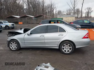 2005 Mercedes-Benz C 320 с VIN WDBRF64J85F605107, выставлен на аукционе IAAI как лот 41470284 с пробегом Не указан миль и . История ставок и продаж доступна на DreamBid. Изображение 14.