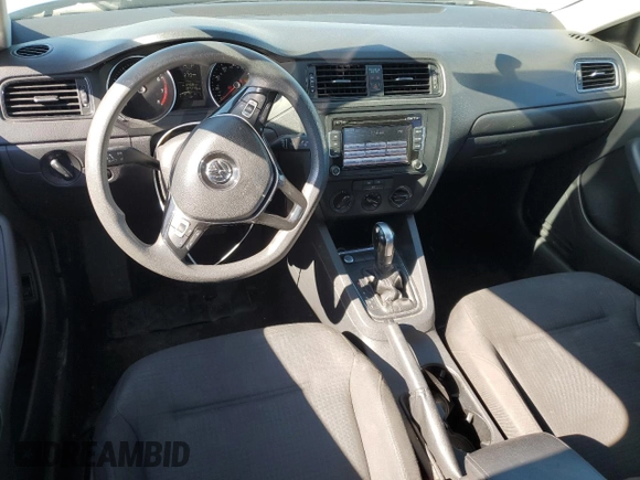 2015 Volkswagen Jetta S z VIN 3VW2K7AJ1FM297799, wystawiony jako Copart lot #57382305 z przebiegiem 107 279 mil mil oraz Czysty tytuł • Clean title. Historia ofert i sprzedaży dostępna na DreamBid. Obrazek 8.