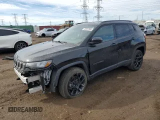 2022 Jeep Compass Altitude with VIN 3C4NJDBB7NT194299, listed as a Copart auction lot 46697265 with 21,809 mi miles and Salvage Title. Bid and sale history available at carsss.com. Image 1.