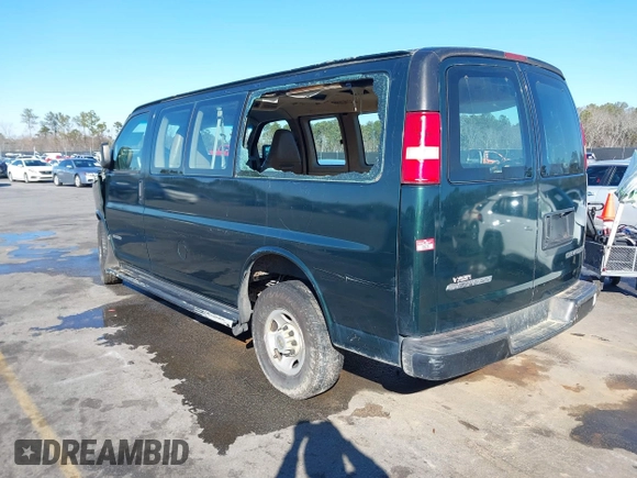2005 Chevrolet Express Passenger z VIN 1GAGG25V251242079, wystawiony jako IAAI lot #41353852 z przebiegiem 193 081 mil mil oraz . Historia ofert i sprzedaży dostępna na DreamBid. Obrazek 3.