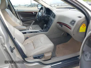 2001 Volvo V70 with VIN YV1SZ58D611007219, listed as a IAAI auction lot 41878031 with 178,980 mi miles. Bid and sale history available at carsss.com. Image 5.