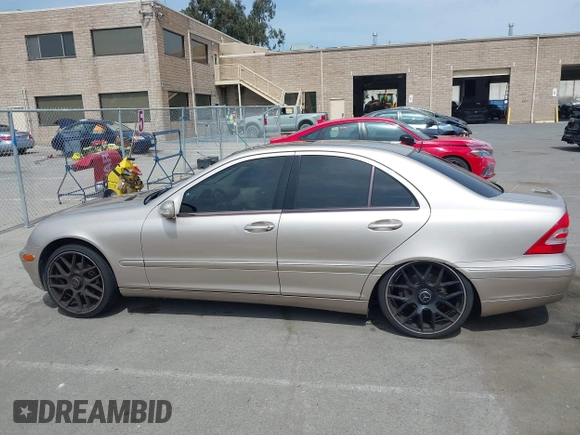 2001 Mercedes-Benz C 230/260/280/320 with VIN WDBRF61J61F108121, listed as a IAAI auction lot 41985853 with 175,305 mi miles and . Bid and sale history available at DreamBid. Image 15.