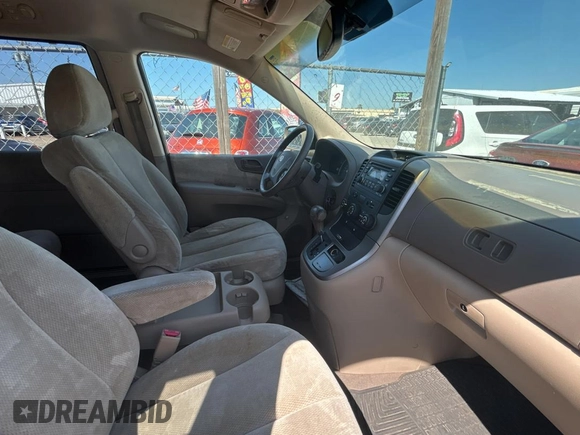 2008 Kia Sedona LX with VIN KNDMB233X86193585, listed as a Copart auction lot 51092985 with 251,188 mi miles and Clean Title. Bid and sale history available at carsss.com. Image 5.