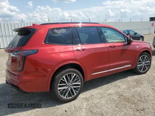 2024 Cadillac XT6 AWD Sport z VIN 1GYKPHRS0RZ724524, wystawiony jako Copart lot #61333185 z przebiegiem 12 799 mil mil oraz Nie do naprawy • Non repairable. Historia ofert i sprzedaży dostępna na DreamBid. Obrazek 3.