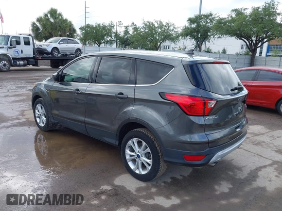 2019 Ford Escape SE with VIN 1FMCU0GDXKUB95350, listed as a IAAI auction lot 42154622 with 109,309 mi miles. Bid and sale history available at carsss.com. Image 3.
