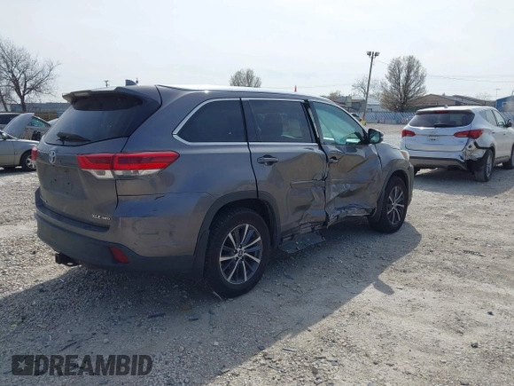 2018 Toyota Highlander SE with VIN 5TDJZRFH8JS530792, listed as a IAAI auction lot 42054634 with 272,748 mi miles and . Bid and sale history available at DreamBid. Image 4.