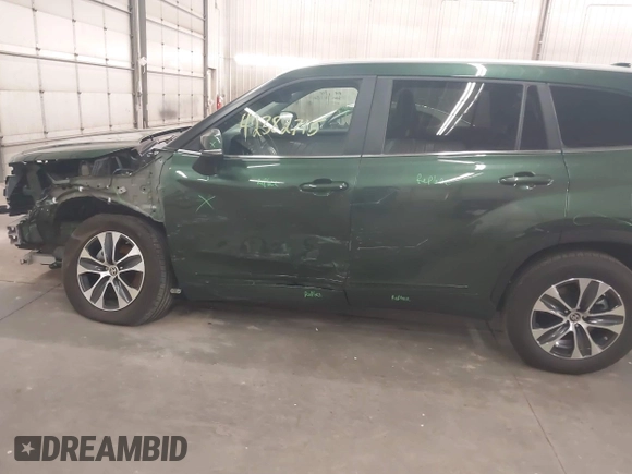 2024 Toyota Highlander LE with VIN 5TDKDRBH5RS539941, listed as a IAAI auction lot 42382715 with 19,188 mi miles and . Bid and sale history available at DreamBid. Image 18.