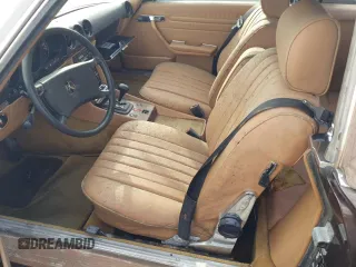 1984 Mercedes-Benz 380 SL z VIN WDBBA45A5EA009369, wystawiony jako Copart lot #74363674 z przebiegiem 79 513 mil mil oraz Szkoda całkowita • Salvage title. Historia ofert i sprzedaży dostępna na DreamBid. Obrazek 7.