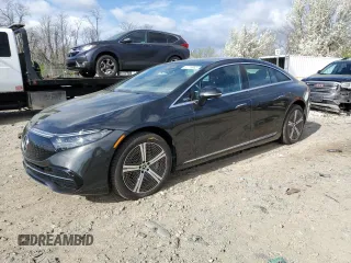 2022 Mercedes-Benz EQS 450+ z VIN W1KCG2DB2NA011816, wystawiony jako Copart lot #51116985 z przebiegiem Nie podano mil oraz Szkoda całkowita • Salvage title. Historia ofert i sprzedaży dostępna na DreamBid. Obrazek 1.