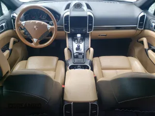 2017 Porsche Cayenne z VIN WP1AA2A23HKA87999, wystawiony jako Copart lot #57457705 z przebiegiem 27 231 mil mil oraz Szkoda całkowita • Salvage title. Historia ofert i sprzedaży dostępna na DreamBid. Obrazek 8.
