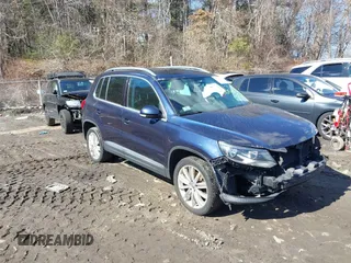 2013 Volkswagen Tiguan SE z VIN WVGBV7AX4DW552176, wystawiony jako IAAI lot #41662397 z przebiegiem 142 975 mil mil oraz . Historia ofert i sprzedaży dostępna na DreamBid. Obrazek 1.