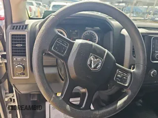 2023 Ram 1500 Tradesman z VIN 3C6JR6DG6PG541121, wystawiony jako IAAI lot #42516901 z przebiegiem 55 607 mil mil oraz . Historia ofert i sprzedaży dostępna na DreamBid. Obrazek 31.