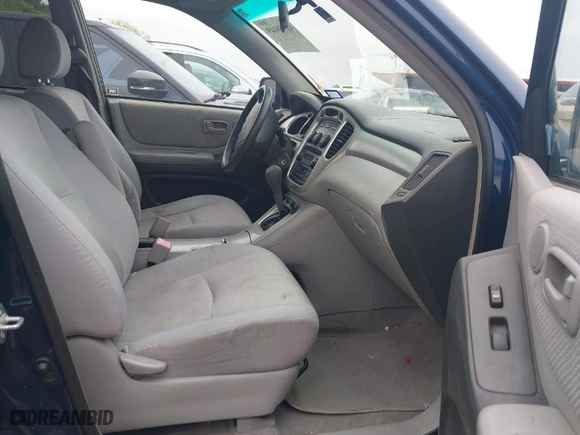 2006 Toyota Highlander w/3rd Row with VIN JTEDP21A860097338, listed as a IAAI auction lot 41958449 with 207,830 mi miles. Bid and sale history available at carsss.com. Image 5.