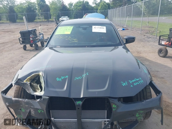 2025 BMW M3 Competition xDrive with VIN WBS33HJ01SFT92884, listed as a IAAI auction lot 42473044 with 7,617 mi miles and . Bid and sale history available at DreamBid. Image 13.