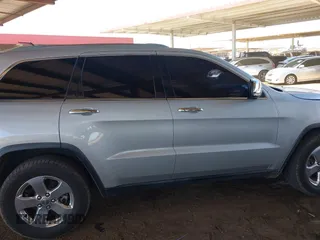 2012 Jeep Grand Cherokee Limited with VIN 1C4RJEBG7CC227488, listed as a IAAI auction lot 41881061 with 185,327 mi miles. Bid and sale history available at carsss.com. Image 14.
