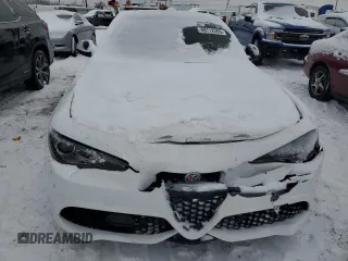 2022 Alfa Romeo Giulia Veloce z VIN ZARFANBN4N7659801, wystawiony jako Copart lot #88712265 z przebiegiem Nie podano mil oraz Czysty tytuł • Clean title. Historia ofert i sprzedaży dostępna na DreamBid. Obrazek 5.