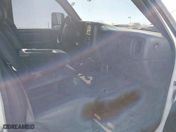 2005 Chevrolet Silverado 2500HD with VIN 1GCHK24U85E327875, listed as a IAAI auction lot 41904688 with 94,071 mi miles. Bid and sale history available at carsss.com. Image 5.