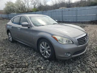 2014 Infiniti Q70 z VIN JN1BY1AP5EM260240, wystawiony jako Copart lot #53209505 z przebiegiem 72 105 mil mil oraz Tytuł czysty. Historia ofert i sprzedaży dostępna na DreamBid. Obrazek 4.