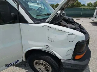 2008 Chevrolet Express Cargo z VIN 1GCGG25CX81140619, wystawiony jako IAAI lot #42350287 z przebiegiem 172 548 mil mil oraz . Historia ofert i sprzedaży dostępna na DreamBid. Obrazek 1.