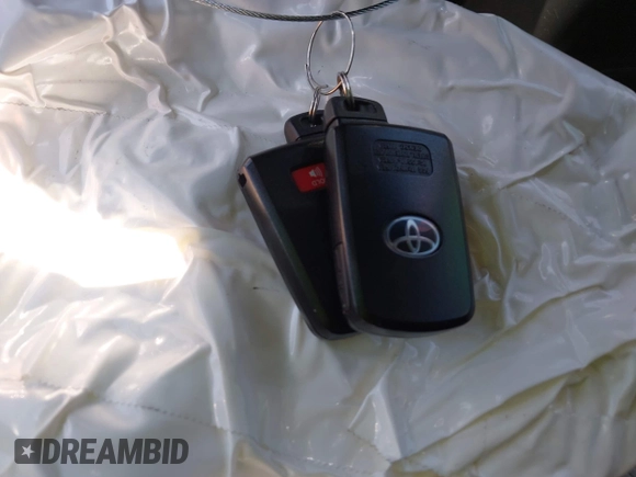 2012 Toyota Prius One z VIN JTDKDTB34C1015136, wystawiony jako IAAI lot #42332607 z przebiegiem 134 905 mil mil oraz . Historia ofert i sprzedaży dostępna na DreamBid. Obrazek 11.