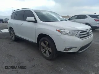 2011 Toyota Highlander z VIN 5TDBK3EH2BS063118, wystawiony jako IAAI lot #36941159 z przebiegiem 210 819 mil mil oraz . Historia ofert i sprzedaży dostępna na DreamBid. Obrazek 1.