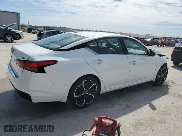 2023 Nissan Altima SR z VIN 1N4BL4CV9PN389352, wystawiony jako Copart lot #49102345 z przebiegiem 42 227 mil mil oraz Czysty tytuł • Clean title. Historia ofert i sprzedaży dostępna na DreamBid. Obrazek 3.