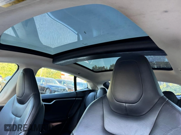 2013 Tesla Model S with VIN 5YJSA1CG5DFP18929, listed as a Copart auction lot 67245595 with 111,151 mi miles and Clean title. Bid and sale history available at DreamBid. Image 9.