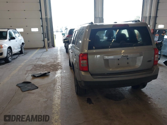2016 Jeep Patriot Sport with VIN 1C4NJPBA1GD694198, listed as a IAAI auction lot 41291526 with 187,466 mi miles and . Bid and sale history available at DreamBid. Image 3.
