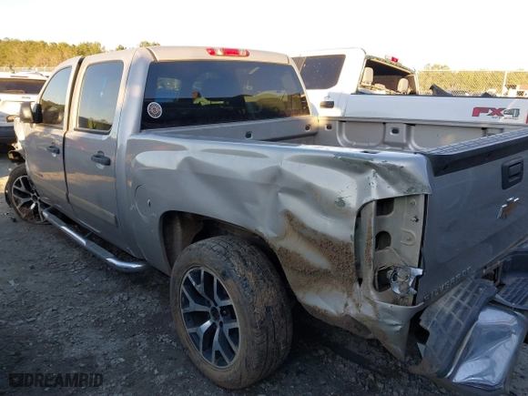 2007 Chevrolet Silverado 1500 LT w/1LT with VIN 2GCEC13C371610255, listed as a IAAI auction lot 41343352 with 191,077 mi miles. Bid and sale history available at carsss.com. Image 3.