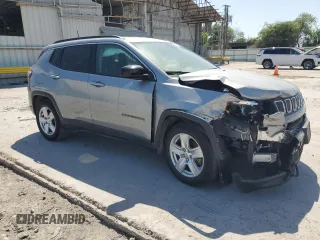 2022 Jeep Compass Latitude with VIN 3C4NJCBB8NT204932, listed as a Copart auction lot 52032755 with 25,330 mi miles and Salvage title. Bid and sale history available at DreamBid. Image 4.