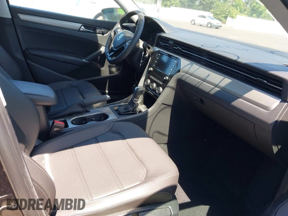 2021 Volkswagen Passat SE z VIN 1VWSA7A30MC003988, wystawiony jako IAAI lot #42238431 z przebiegiem 43 208 mil mil oraz . Historia ofert i sprzedaży dostępna na DreamBid. Obrazek 5.