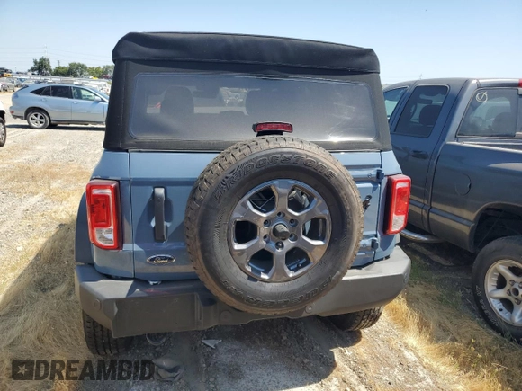 2023 Ford Bronco z VIN 1FMDE5BHXPLA99837, wystawiony jako Copart lot #56073885 z przebiegiem 9 679 mil mil oraz Szkoda całkowita • Salvage title. Historia ofert i sprzedaży dostępna na DreamBid. Obrazek 6.